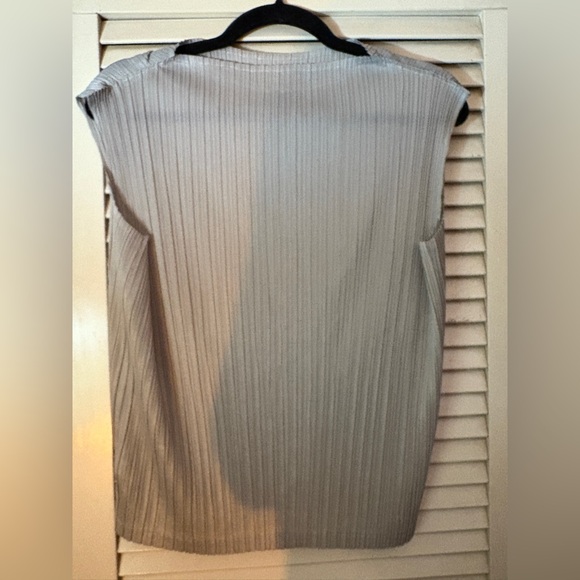 Elegant Gray Women's Top PLEATS PLEASE Chicwish Bone High Neck Sleeveless - Picture 2 of 3